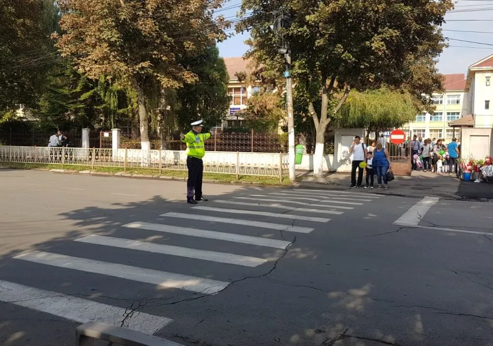 Polițiștii călărășeni au fost alături de elevi la începerea anului școlar
