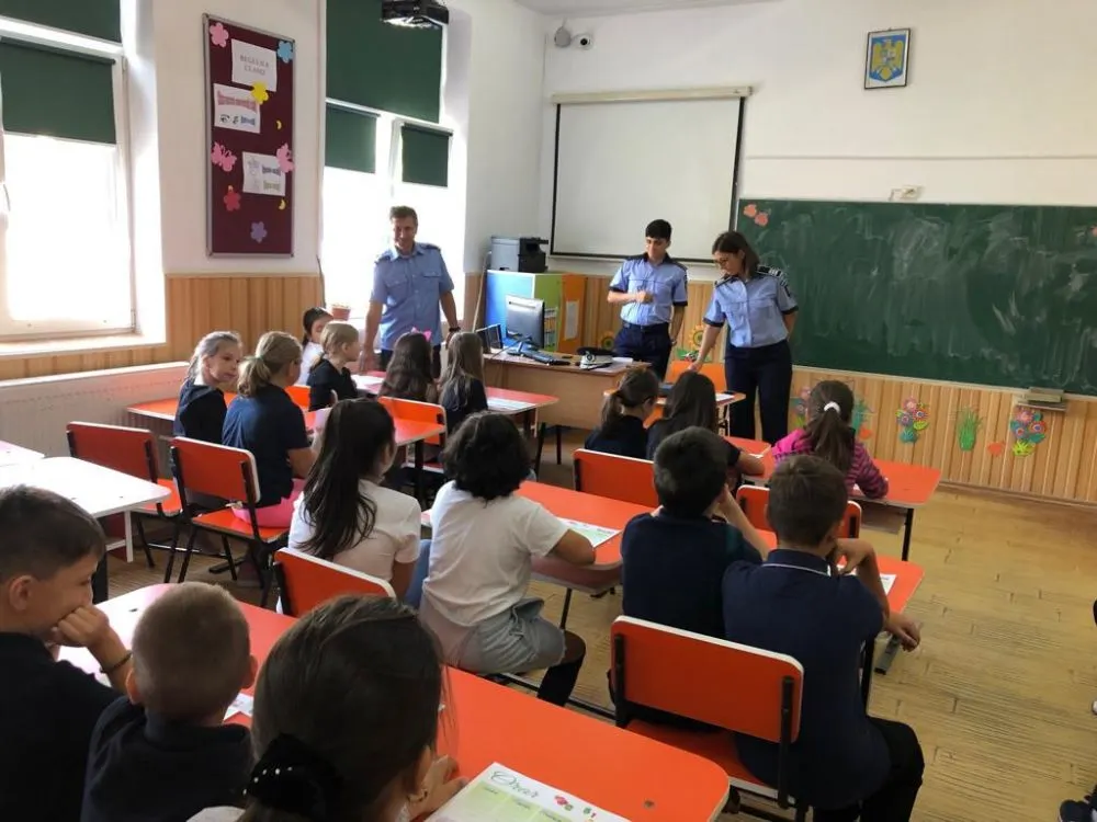 Campania „10 pentru siguranță” a ajuns la final, dar colaborarea Școală – Poliție – Familie continuă