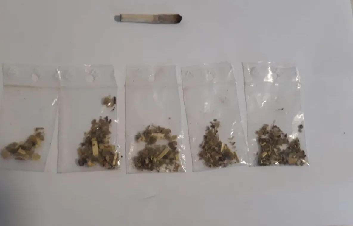 3 tineri din Călărași, surprinși de jandarmi în timp ce se drogau