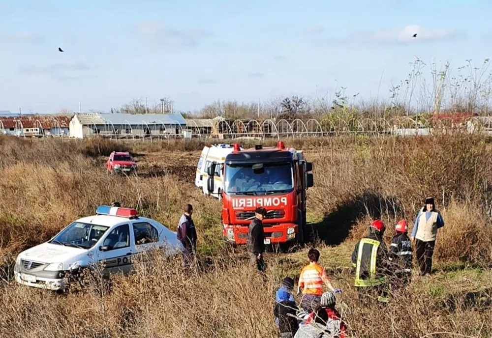 Femeie de 74 de ani, căzută într-un subsol de 4 m, salvată de pompierii din Lehliu Gară