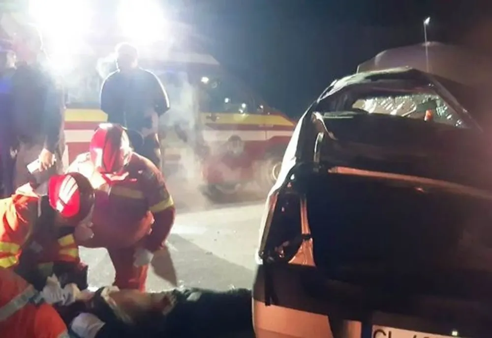 Accident rutier grav pe DN 4, în localitatea Gruiu, soldat cu decesul unui pasager dintr-un vehicul răsturnat
