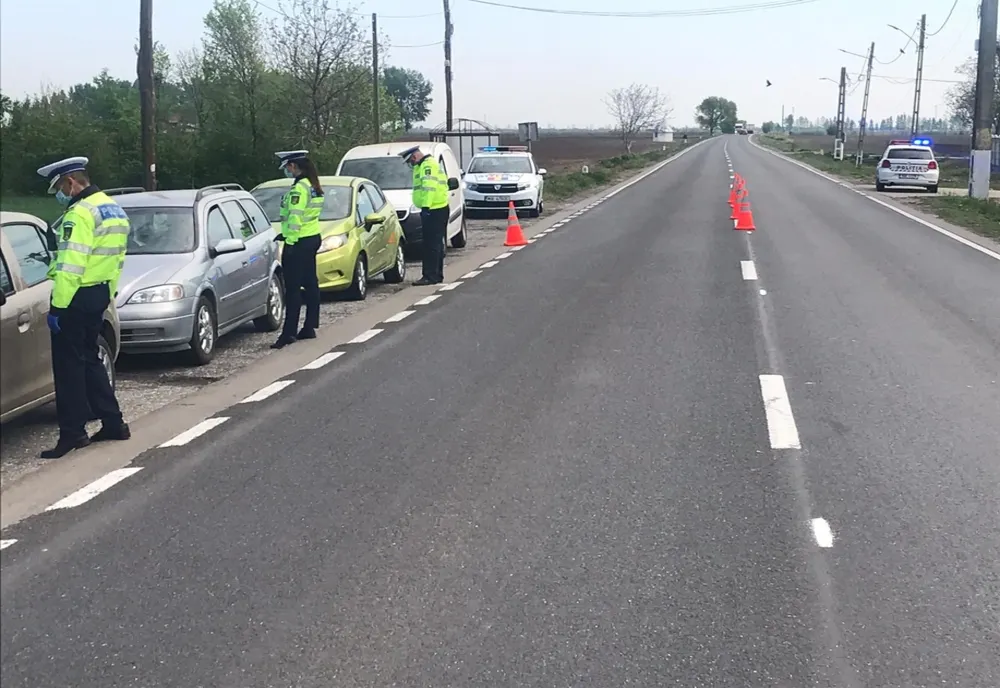 În ultimele 24 de ore, polițiștii au legitimat 371 de persoane, au verificat 8 societăți comerciale și 285 de autovehicule în cele 5 orașe din județ