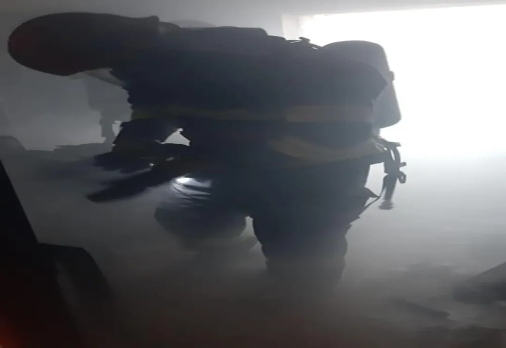 FOTO Incendiu într-un apartament din Călărași. Un bărbat intoxicat cu fum