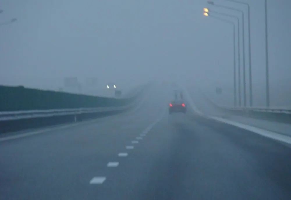 Atenție, șoferi! Trafic în condiții de ceață pe A2  și A4