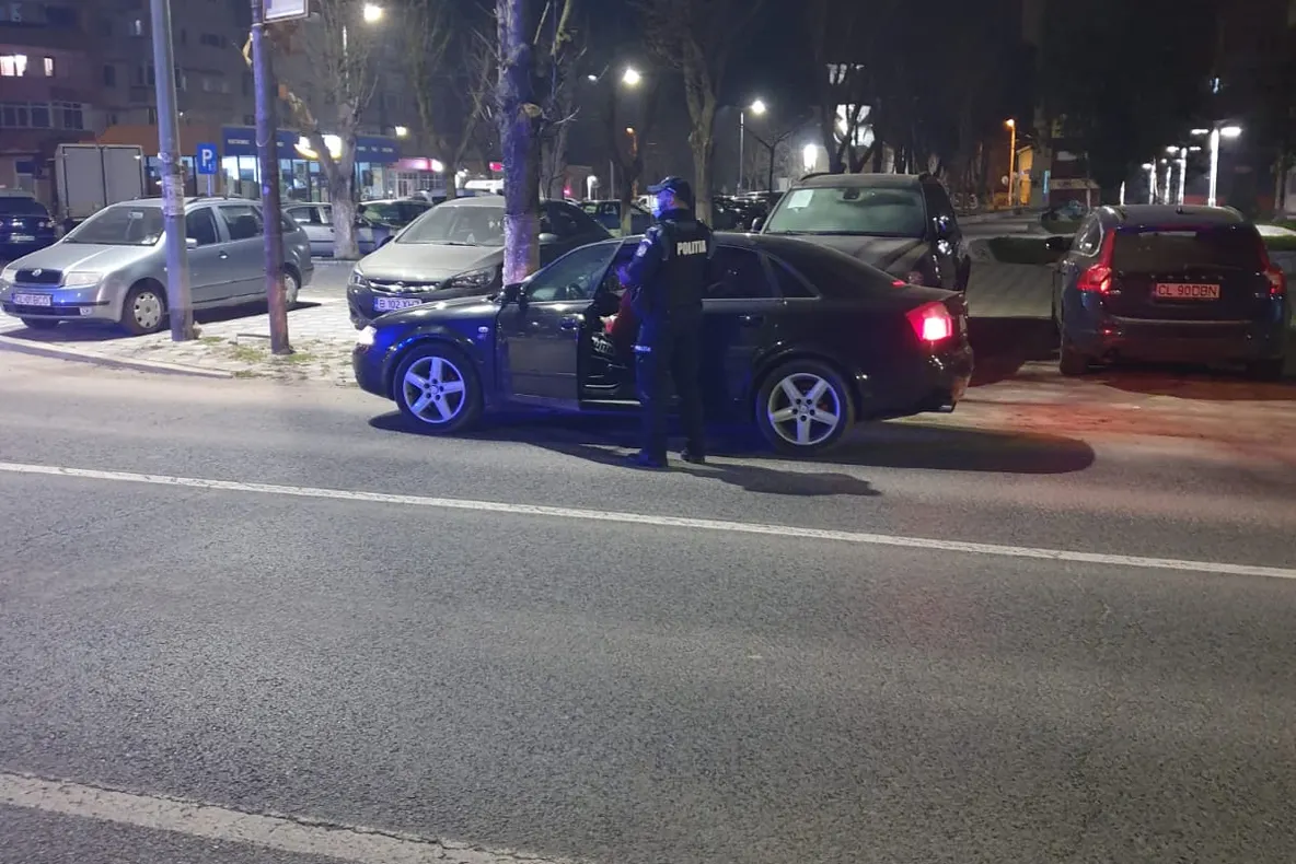 Amenzi de 17.700 lei pentru nepurtarea măştii şi nerespectarea distanţării