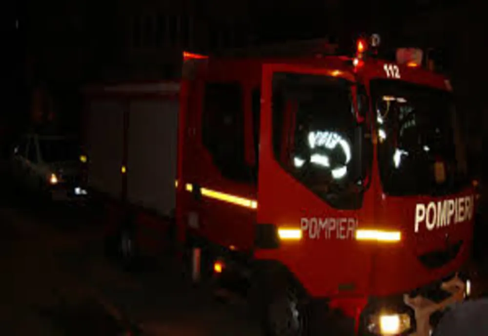 Incendiu la un hotel din Eforie Sud. Turiști evacuați cu autoscara
