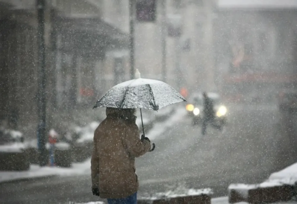 Un nou val de aer polar loveşte România: ger și ninsori
