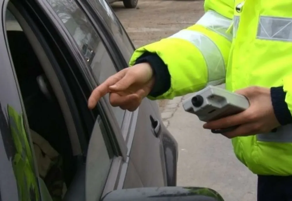 Un bărbat de 73 de ani, prins BEAT CRIȚĂ la volan pe un drum național