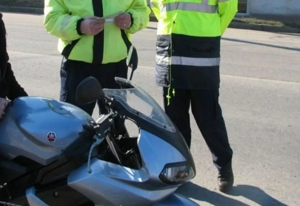 Motociclist beat mort, prins fără permis pe un drum național din Călărași
