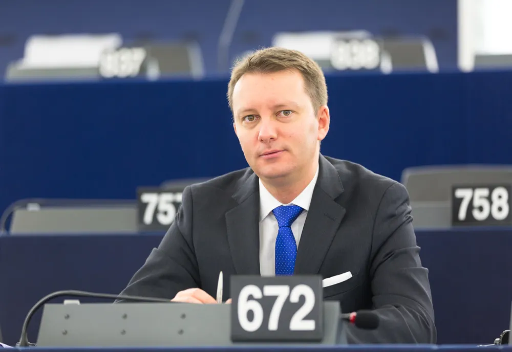 SIEGFRIED MUREȘAN ANALIZEAZĂ DEZASTRUL ECONOMIEI SUB MARCEL CIOLACU: ”PRIM-MINISTRUL 0,29% ABSORBȚIE DE FONDURI EUROPENE”