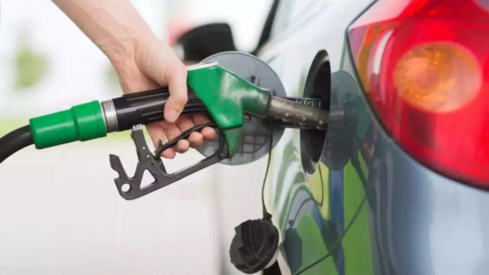 Guvernul caută variante pentru a stabiliza prețul la pompă
