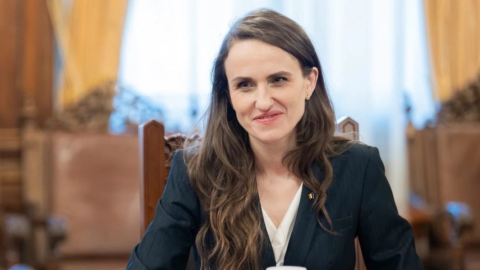 Zi crucială pentru Oana Țoiu. Astăzi se dezbate în Senat moțiunea simplă împotriva ministrului Afacerilor Externe