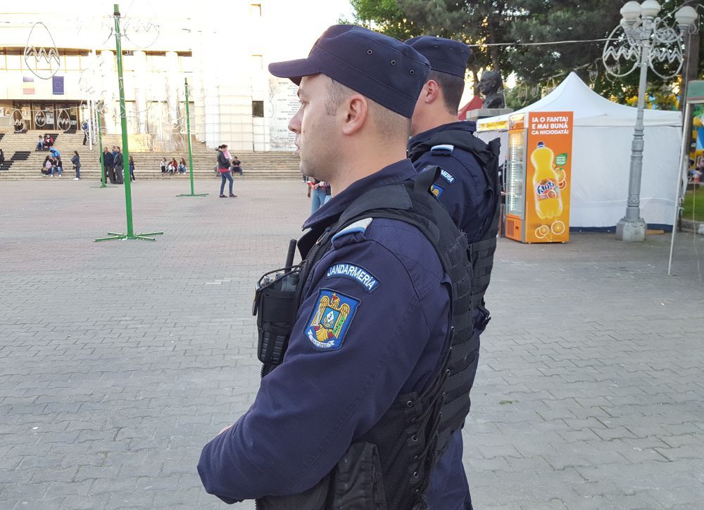 Telefon pierdut, găsit și returnat proprietarului de un jandarm aflat în timpul liber