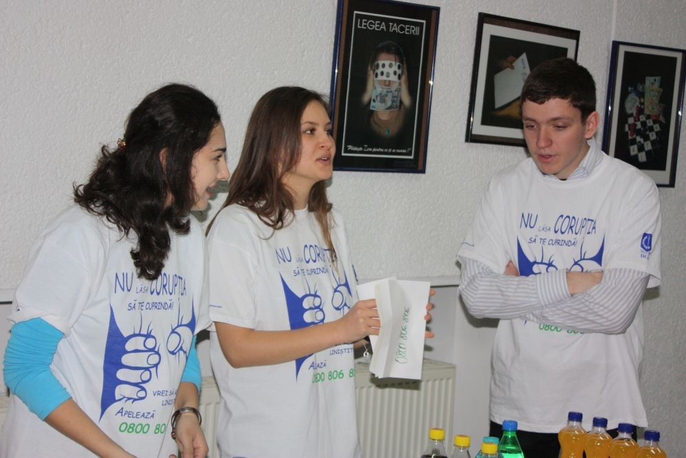 Activitate interactivă de informare anticorupție în școlile din Călărași