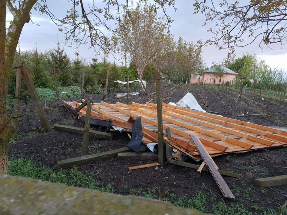 300.000 lei, ajutoare de urgență de la Consiliul Județean pentru localitățile afectate de tornadă