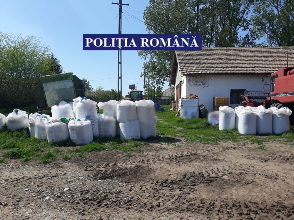 24 de tone de îngrăşăminte chimice depozitate în loc neprotejat, confiscate de poliţiştii din Călărași