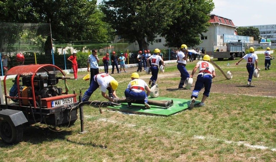 Serviciile voluntare de urgență din 7 județe se întrec la Călărași