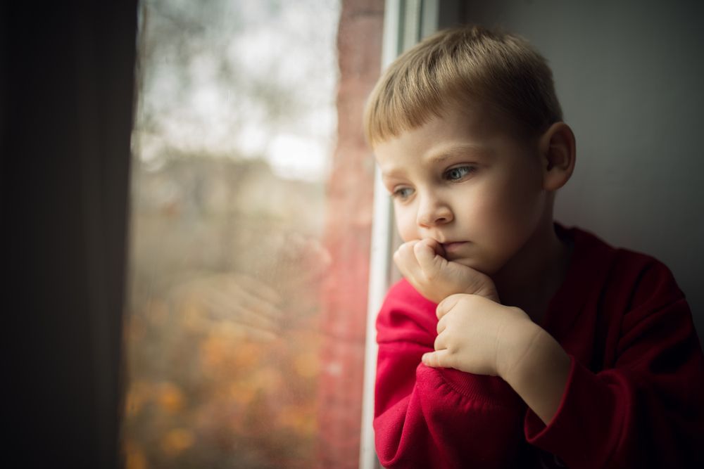 95.000 de drame, aceeași poveste: lacrimile copiilor care au părinții plecați în străinătate
