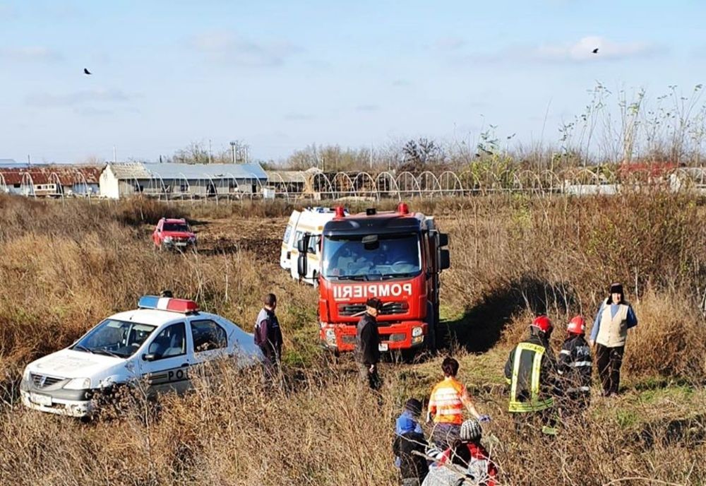 Femeie de 74 de ani, căzută într-un subsol de 4 m, salvată de pompierii din Lehliu Gară