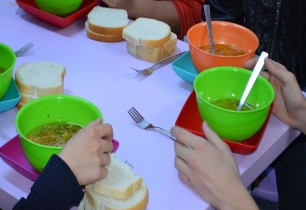 Cinci școli din județul Călărași incluse în programul „Masă caldă”