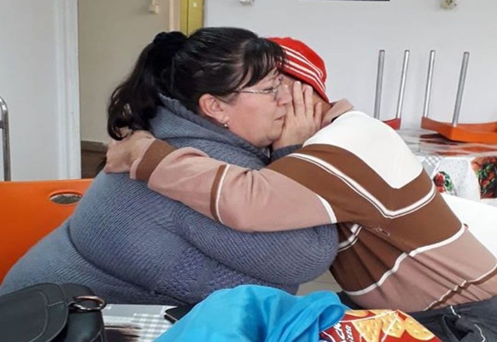Un tânăr din Cuza Vodă și-a regăsit mama după 19 ani cu ajutorul polițiștilor călărășeni