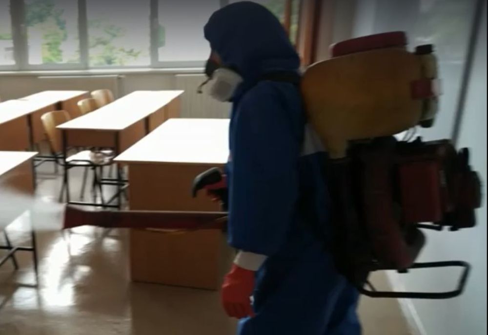 Primăria Călărași a demarat lucrările de igienizare în școli 