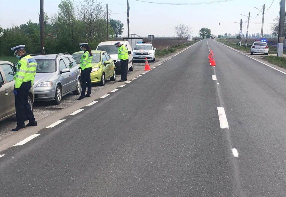 În ultimele 24 de ore, polițiștii au legitimat 371 de persoane, au verificat 8 societăți comerciale și 285 de autovehicule în cele 5 orașe din județ
