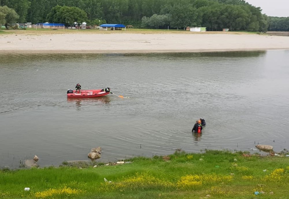Pompierii călărășeni caută de trei zile trupul unui tânăr de 17 ani înecat în brațul Borcea