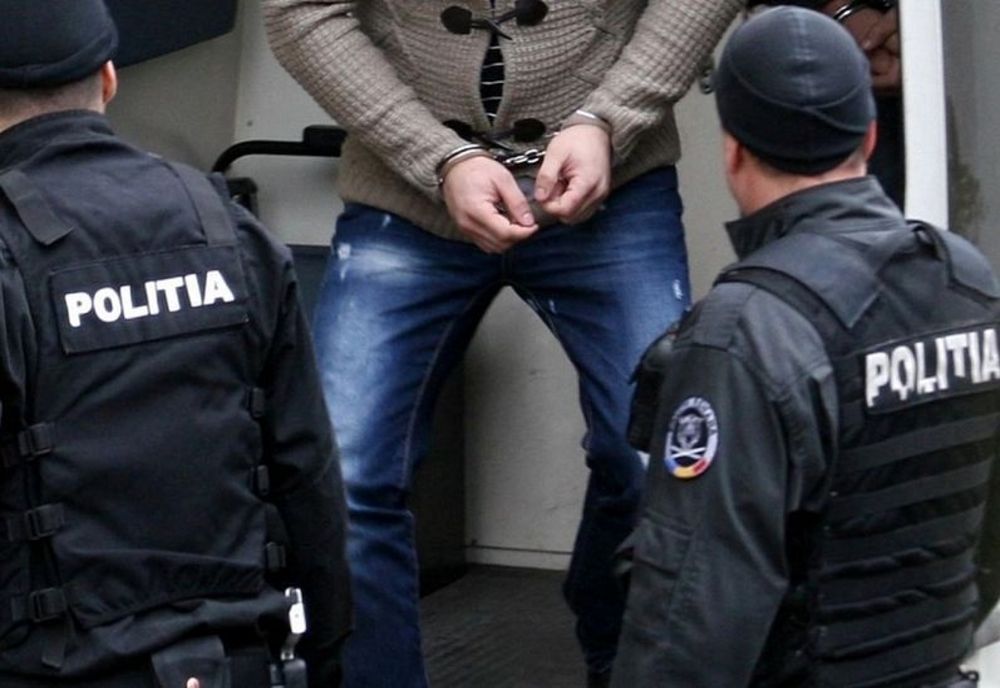 Reținut pentru pornografie infantilă, trafic de minori și act sexual cu un minor