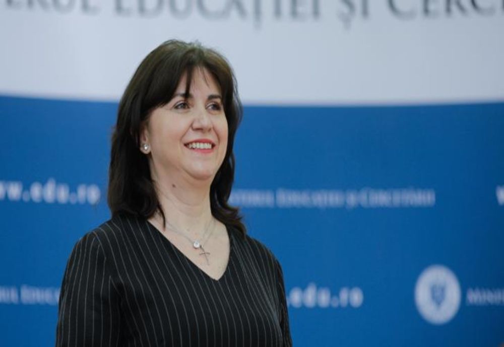Ministrul Educației anunță o ordonanţă de urgenţă care reglementează învăţământul online