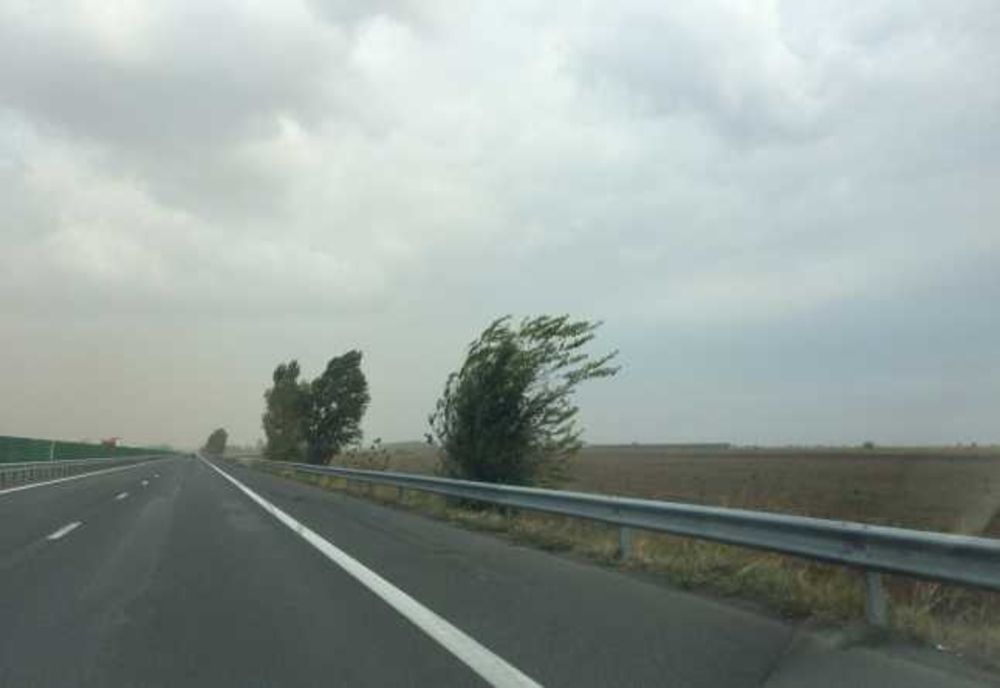 Atenție, șoferi! Vânt puternic pe Autostrada București - Constanța