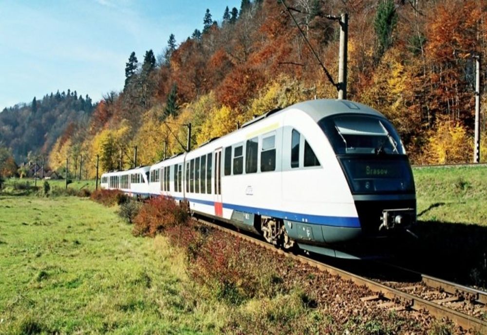 Cum îşi pot cumpăra elevii şi studenţii bilete de tren online