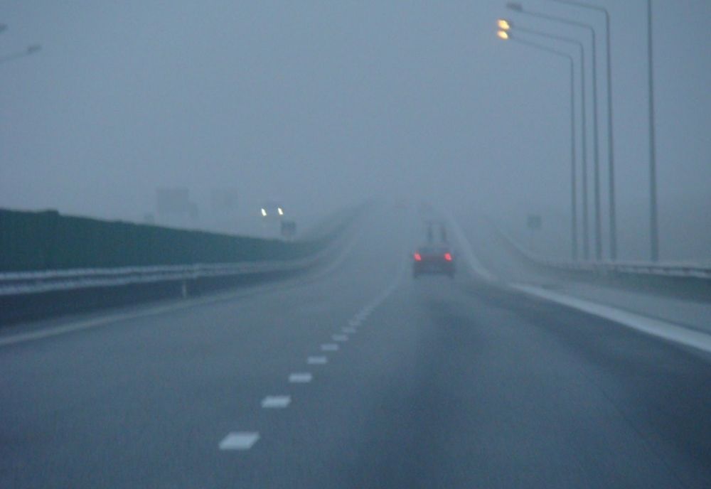 Atenție, șoferi! Trafic în condiții de ceață pe A2  și A4