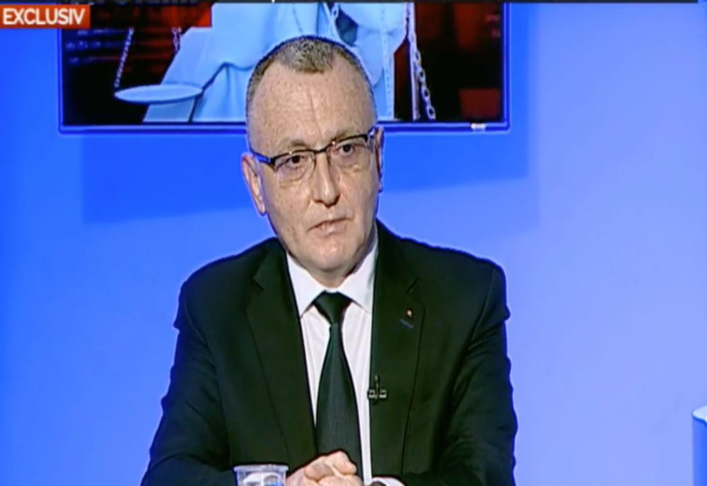 Masca va fi OBLIGATORIE în școli atât pentru elevi, cât și pentru profesori