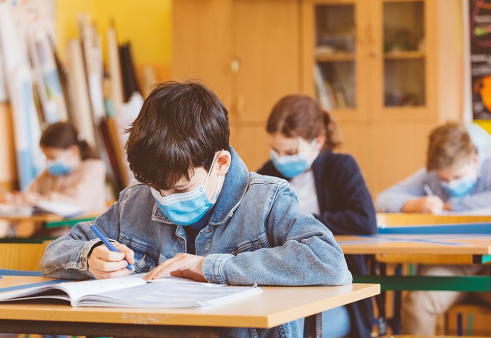 Începe școala. Autoritățile s-au bâlbâit din nou cu formularul privind testarea rapidă COVID (VEZI DOCUMENT)