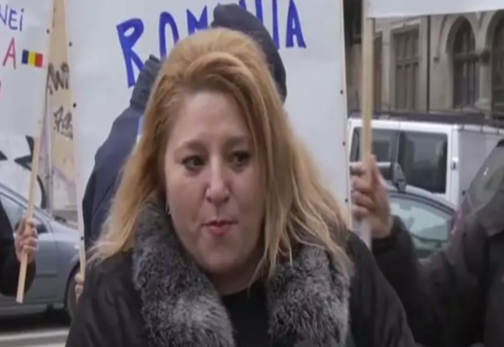 Șoșoacă sfidează din nou: Petrecere live pe Facebook, cu zeci de oameni. Ce DEDICAȚIE i-a făcut lui Raed Arafat