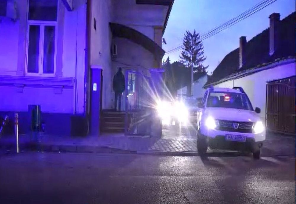Unsprezece percheziții într-un dosar privind producerea, deținerea și comercializarea de produse accizabile