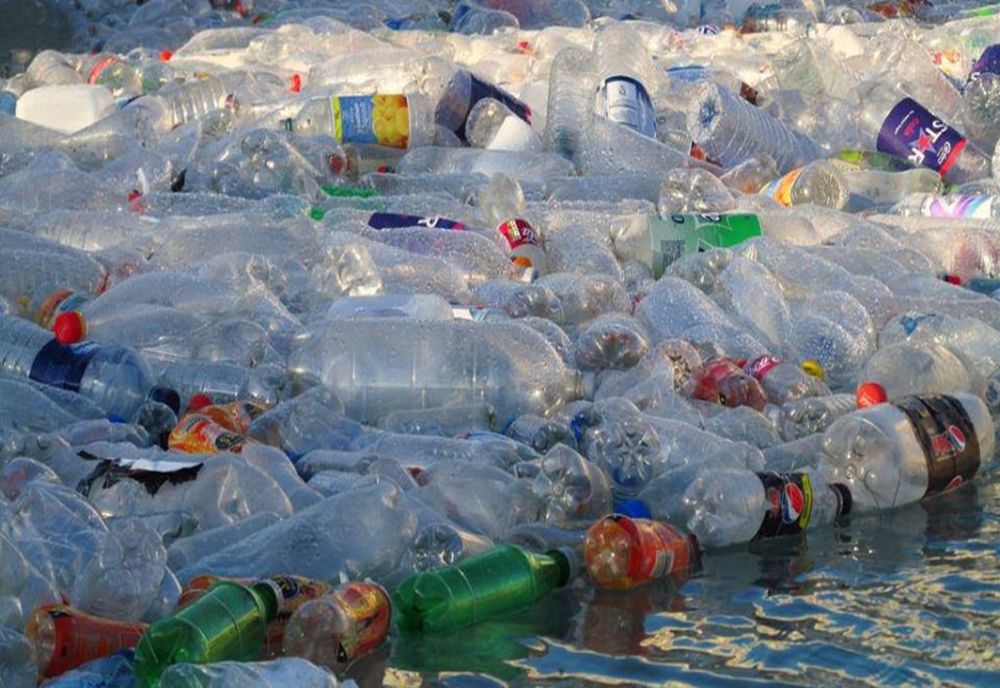 Ministrul Mediului anunță o garanție de 50 de bani pentru PET-uri: ”Nu se va mai arunca”