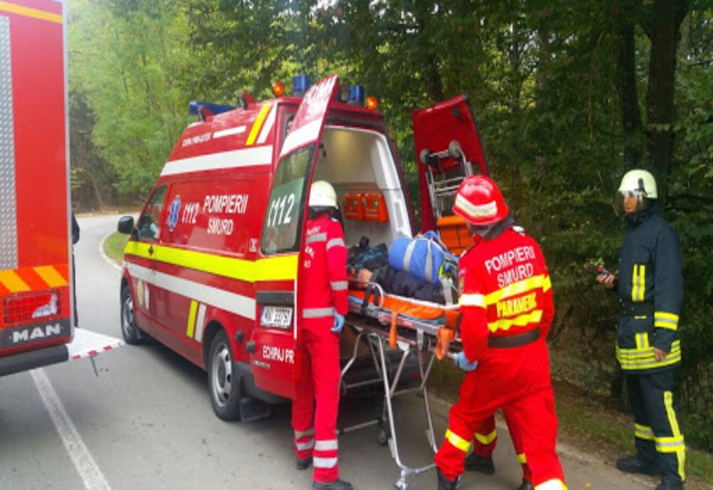 O femeie şi-a înjunghiat fiica de doar 11 ani, după care a încercat să se sinucidă