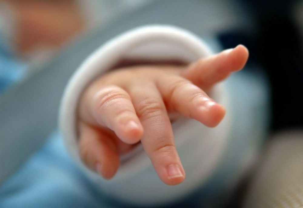 Mamele ar putea primi tichete de 2.000 de lei pentru noul născut. Cine se încadrează