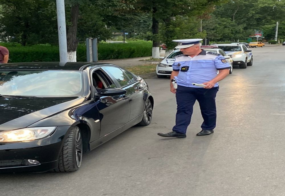    Opt șoferi lăsați pietoni în urma raziilor din Călărași