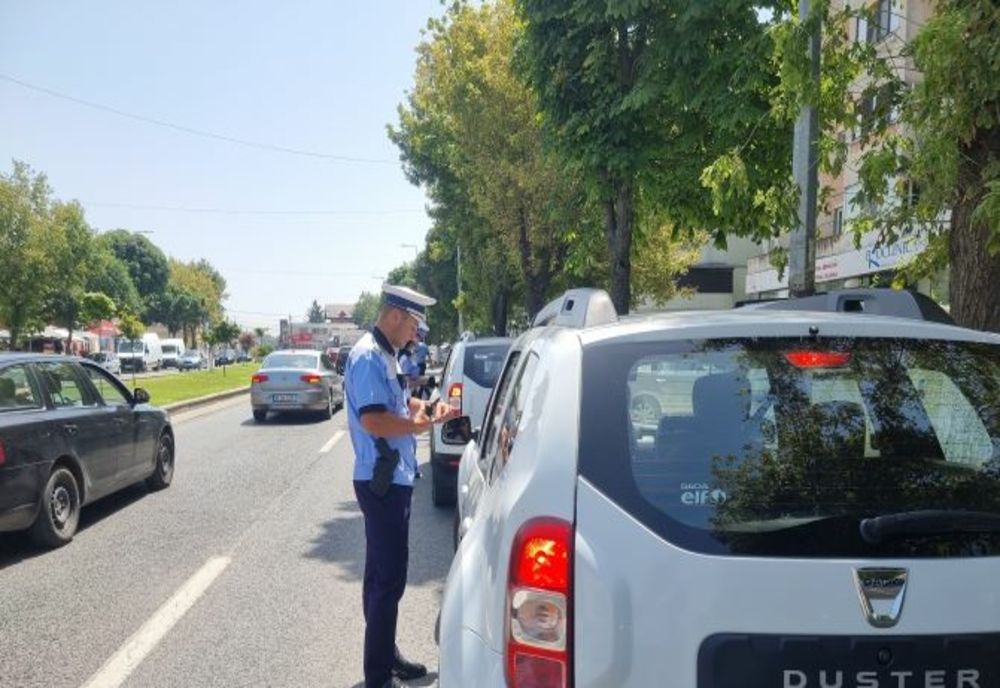 Peste 2000 de persoane legitimate în 24 de ore de polițiști
