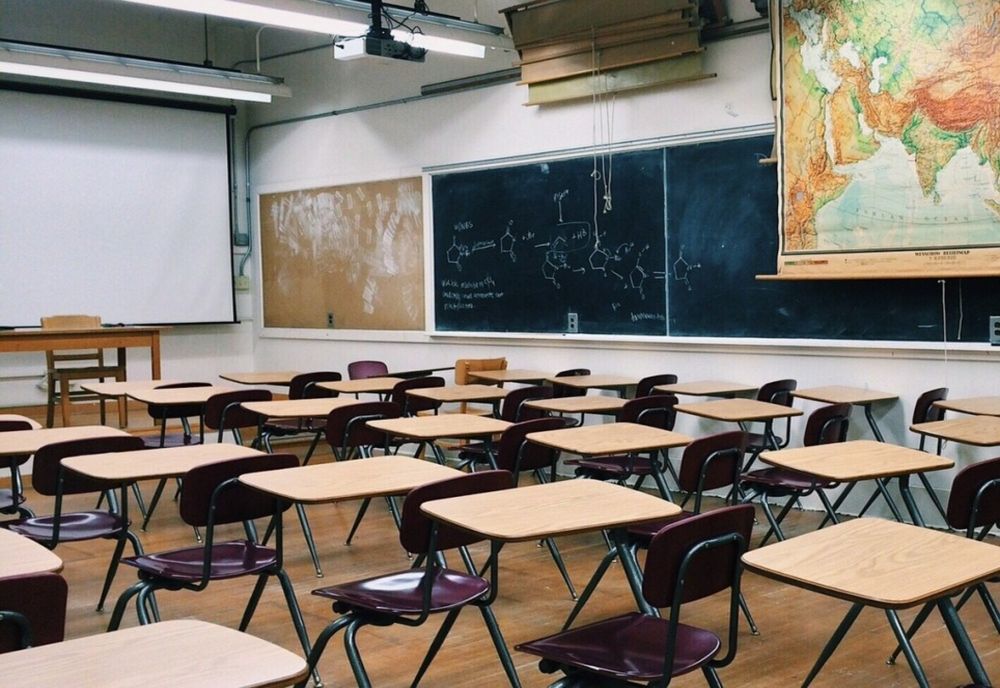 COVID-19. Aproape 70.000 de elevi învață online, după zece zile de la începerea școlilor