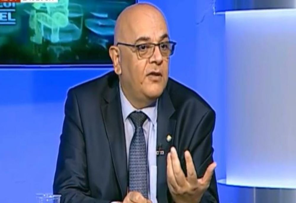 Arafat, despre excepții pentru nevaccinați: Pensionarii care au de ridicat pensii nu au nevoie de certificat verde