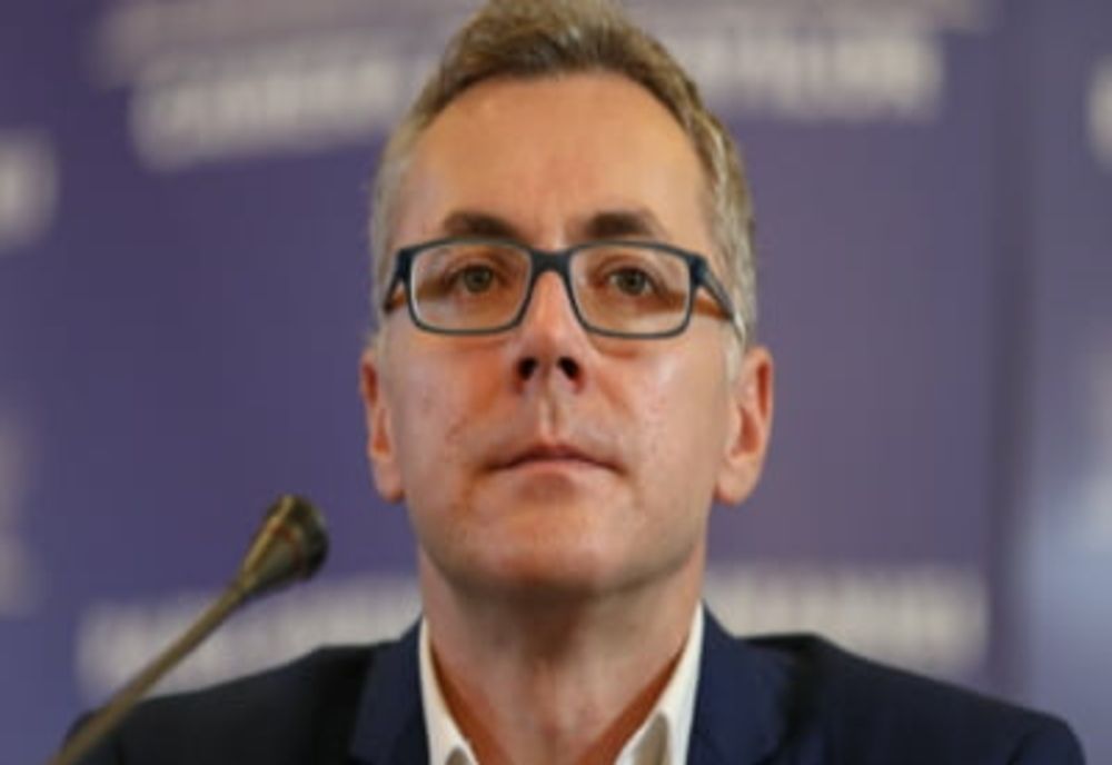 Stelian Ion, un nou atac la președinte: „Domnule Iohannis, vă puteţi afişa fără să vă mai ascundeţi chipul uselist!”