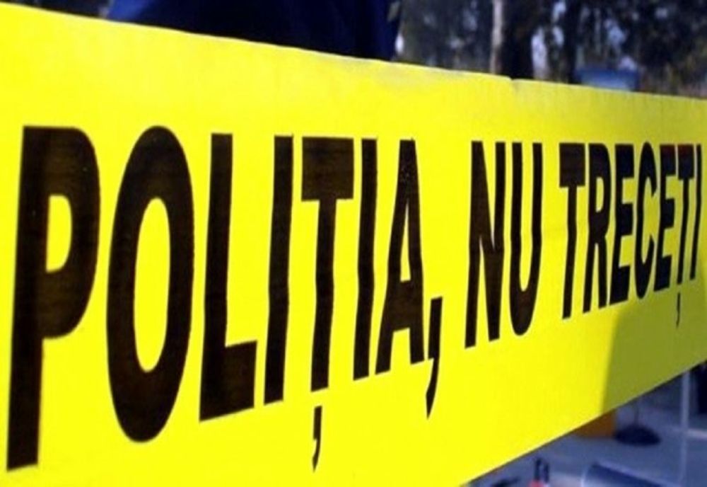 Crimă șocantă! Un bărbat și-a înjunghiat soția și fiicele