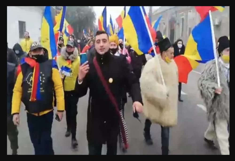 PROTEST, de Ziua Națională, cu sute de participanți. Simpatizanții AUR au luat cu asalt orașul Unirii - Alba Iulia