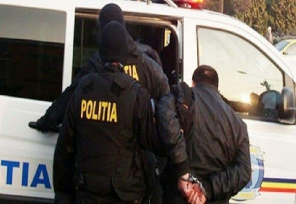 Liniștit în arest după ce și-a bătut soția și soacra