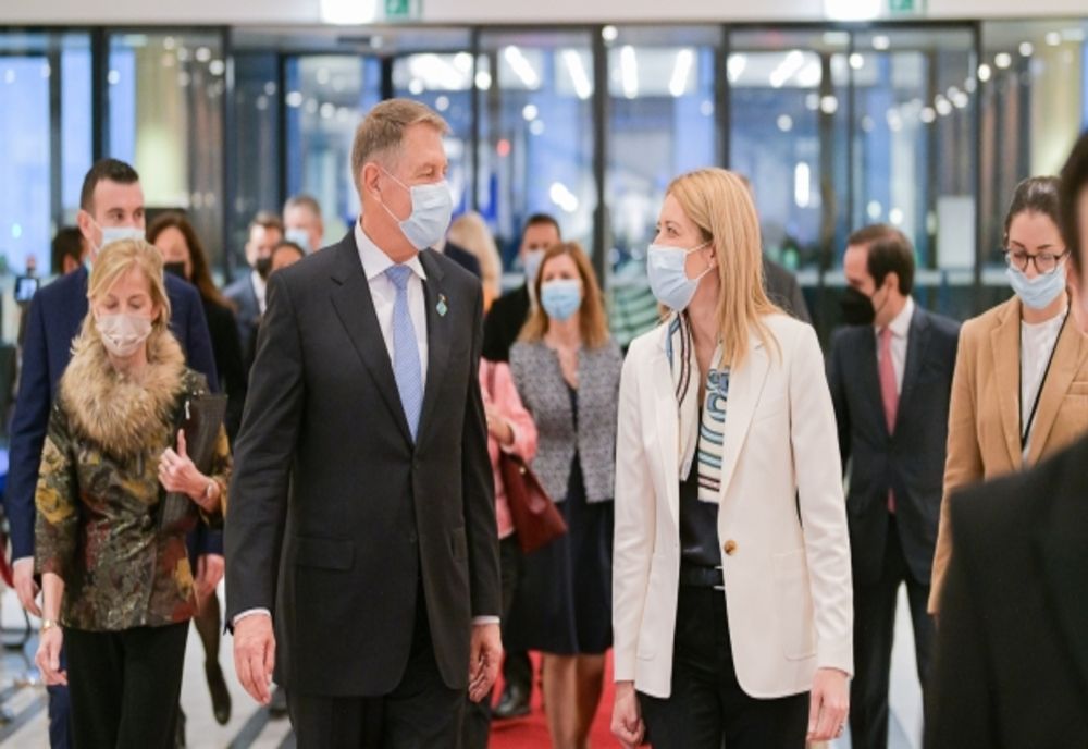 Klaus Iohannis, întâlnire cu președintele Parlamentului European, Roberta Metsola: Primirea României în Schengen, temă principală de discuții
