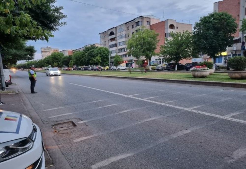 Poliţia a dat amenzi pe bandă rulantă în weekend. 47 de șoferi, lăsați pietoni